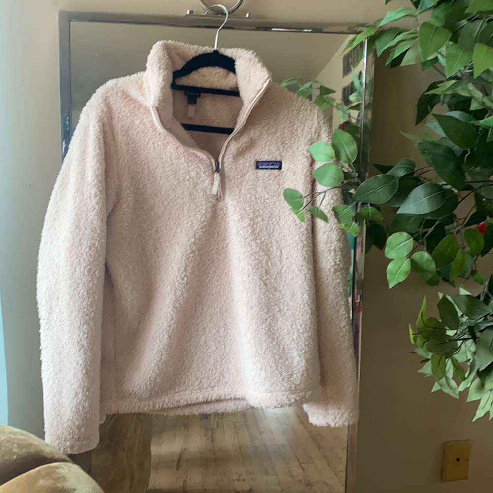 Light pink/cream fuzzy Patagonia zip